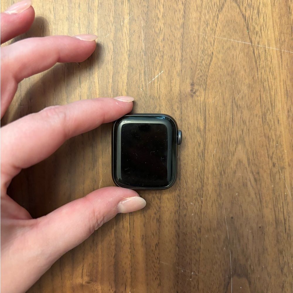 APPLE WATCH SE (2nd Gen) GPS 40mm Midnight aluminum case